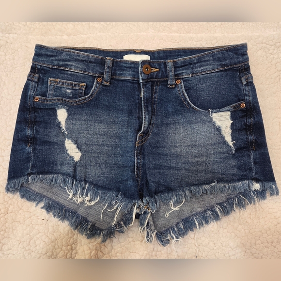 H&M Pants - Chic Trendy Denim Distressed Women‎ Shorts- Size 4 - Frayed Cut Off